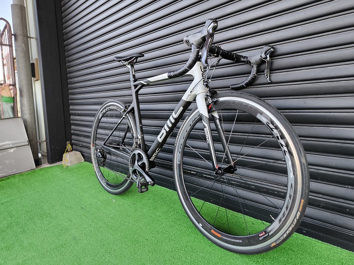 ikkonikkosankou's tweet photo. モノマニアスポーツ（Google での投稿）: https://t.co/wcWSLCExJD 
今回はBMC ビーエムシー
 timemachine SLR01 
タイムマシンを買わせて頂きました！ 
Component：Shimano DURA-ACE(２×11s) 
フルクラムのカーボンホイール装着
＃モノマニアスポーツ
＃ロードバイク買取
＃三重 https://t.co/5kAHCWTNbo