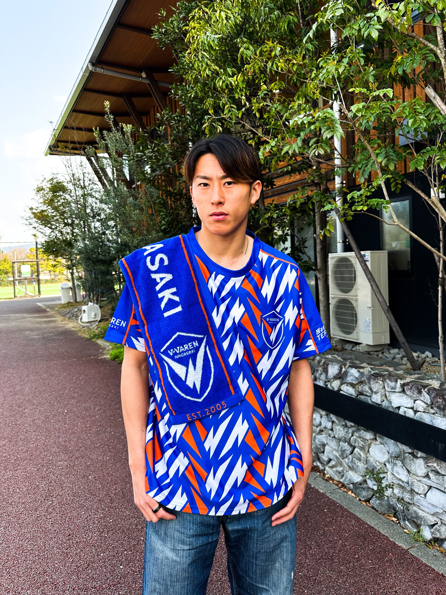 Gn7JCNpbcAAIh3q.jpg:large