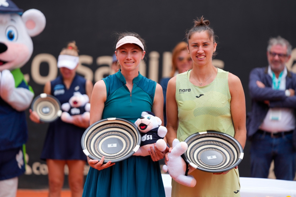 🥇 ¡Sara Sorribes campeona en Bogotá!

La castellonense y Cristina Bucsa se han llevado el título de dobles en el WTA 250 de Bogotá tras vencer en la final a Bara 🇷🇴 y Pigossi 🇧🇷 (5-7, 6-2, [10-5])

📊 Su balance juntas: 13 victorias y solo 1 derrota

#tenisvalenciano