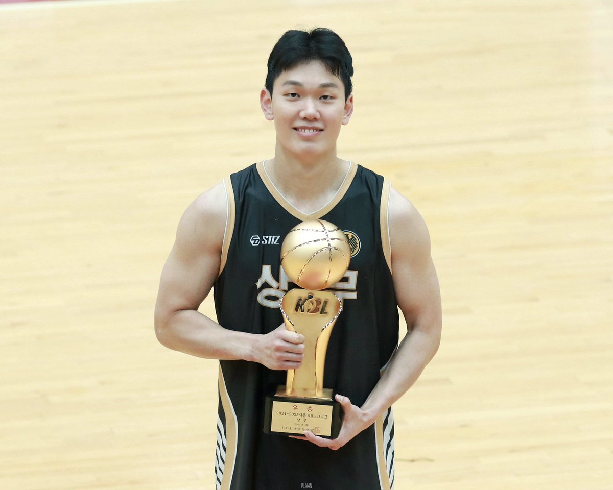 c0c0_17_'s tweet image. 디리그 우승 🏆🫡

#국군체육부대 #상무농구단 #김준환