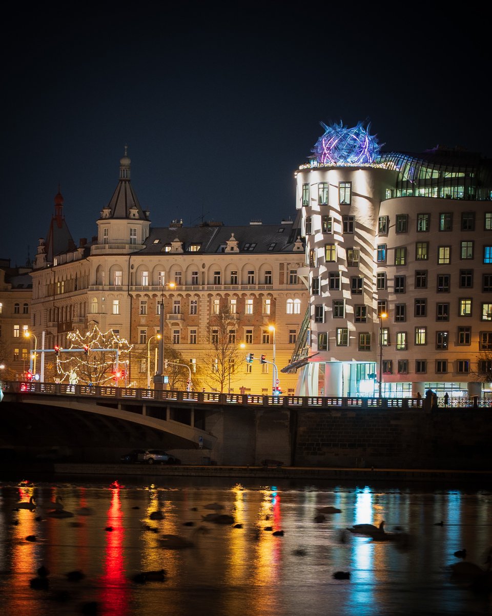 lensscripts's tweet image. Modern moves in a timeless city – The Dancing House stands out in Prague’s iconic skyline.

#dancinghouse #fredandginger #prague #oldtown #czechrepublic #visitprague #gothicarchitecture #sonyalpha #sonya7iv #tamron2875 #tamron #citywalk #vltavariver #nightphotography #nightstroll