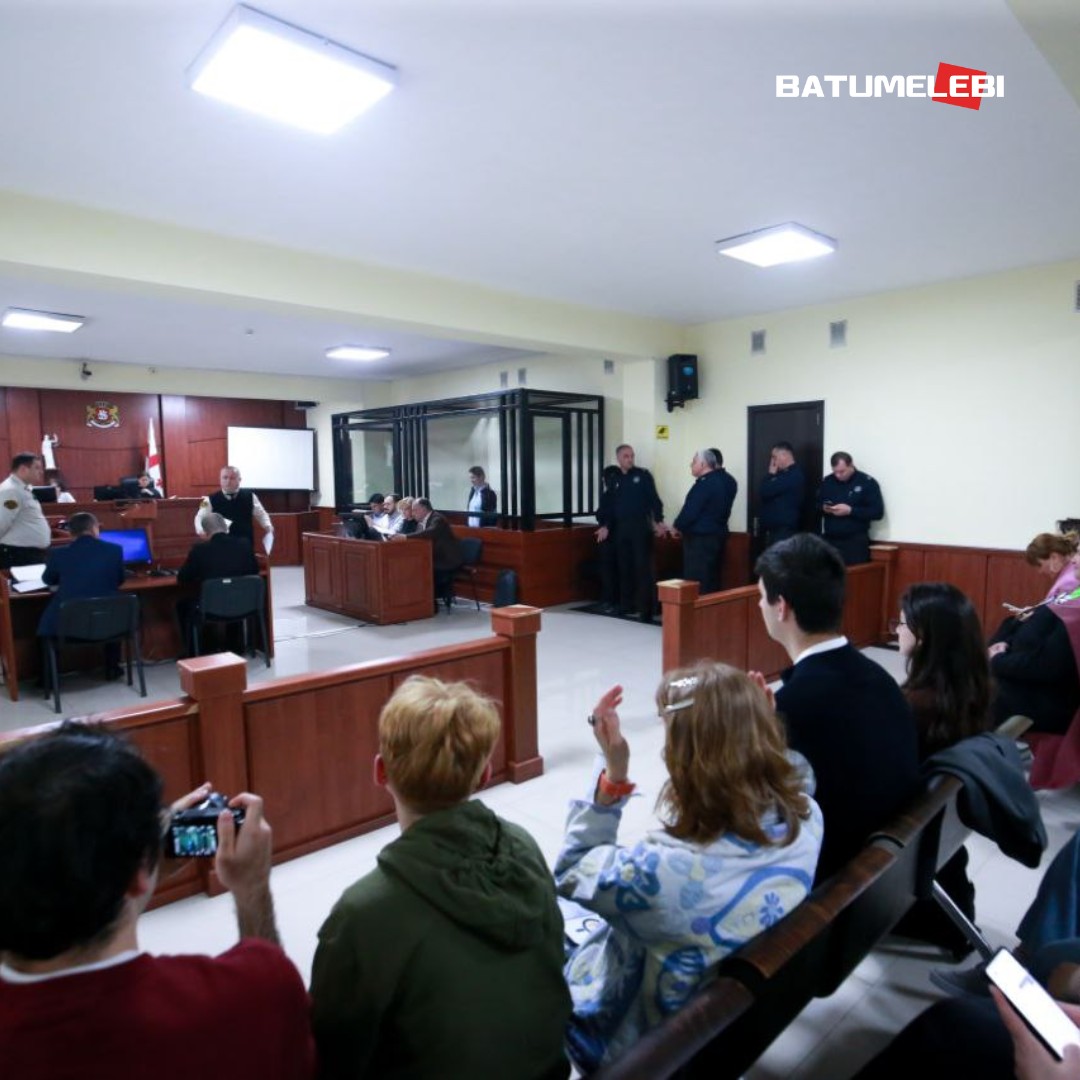 Batumelebi_ge's tweet photo. 💢At Batumi City Court, Judge Nino Sakhelashvili — who does not hold qualifications in criminal law — continues to preside over the case of Mzia Amaglobeli. On January 14, with only two months remaining in her judicial term, Judge Sakhelashvili ordered Amaglobeli’s pre-trial detention. The decision was widely criticized as lacking legal justification and has been described by legal observers as politically motivated. Shortly afterward, Sakhelashvili was appointed to a lifetime position on the bench. 

@MAmaghlobeli is the co-founder and CEO of Gazeti Batumelebi, a Georgian independent media organization with a 24-year history. The organization operates two online media outlets, Batumelebi and @Netgazeti. Amaglobeli is currently facing criminal charges that carry a potential sentence of four to seven years in prison.

The charges stem from a brief incident in which Amaglobeli allegedly slapped the Batumi police chief with her left hand — considered her non-dominant hand — after he had made a false accusation against her relatives, claiming they had insulted police officers. This accusation was used as the basis for dozens of arbitrary arrests, including Amaglobeli’s own initial detention. The case is widely viewed by media freedom advocates as politically motivated.

Her arrest comes amid a broader context of increasing pressure on independent media in Georgia, including legislative initiatives targeting critical outlets. Observers have described the case as part of a growing pattern of media persecution. 
#MediaUnderArrest 
#RepressionInGeorgia