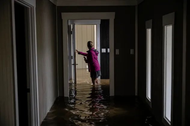#FlashFloods in #Midwest. 19 dead. 390 road closures in #Kentucky alone. Mudslides. Damages.
Region’s shifting storm patterns follow scientific predictions precisely. #ClimateCrisis early stages. We need drastic #ClimateActionNow. Cut emissions. Science-led political party.