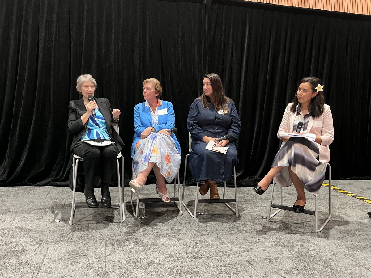 BoydSwinburn's tweet image. Amazing speakers discussing strengthening public policymaking - more public policy for public good not private profit. @HelenClarkNZ, @AnneTolleyMP, Chris Finlayson (via zoom), Moana Tuwhare at the launch of @HealthCoA ‘Level the Playing Field campaign.