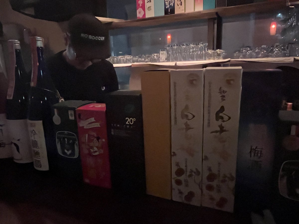 free_yuika's tweet image. 【福岡唯一の梅酒バー】
お通しが手作りスイーツっていうのが、本当に素晴らしい😭
梅酒が得意じゃない方も、必ず好きなお酒が見つかる！と言い切れるぐらい、梅酒豊富なので楽しいよ〜😍

『サインポスト』（大名）
です✨

#梅酒 #バー #福岡 #九州