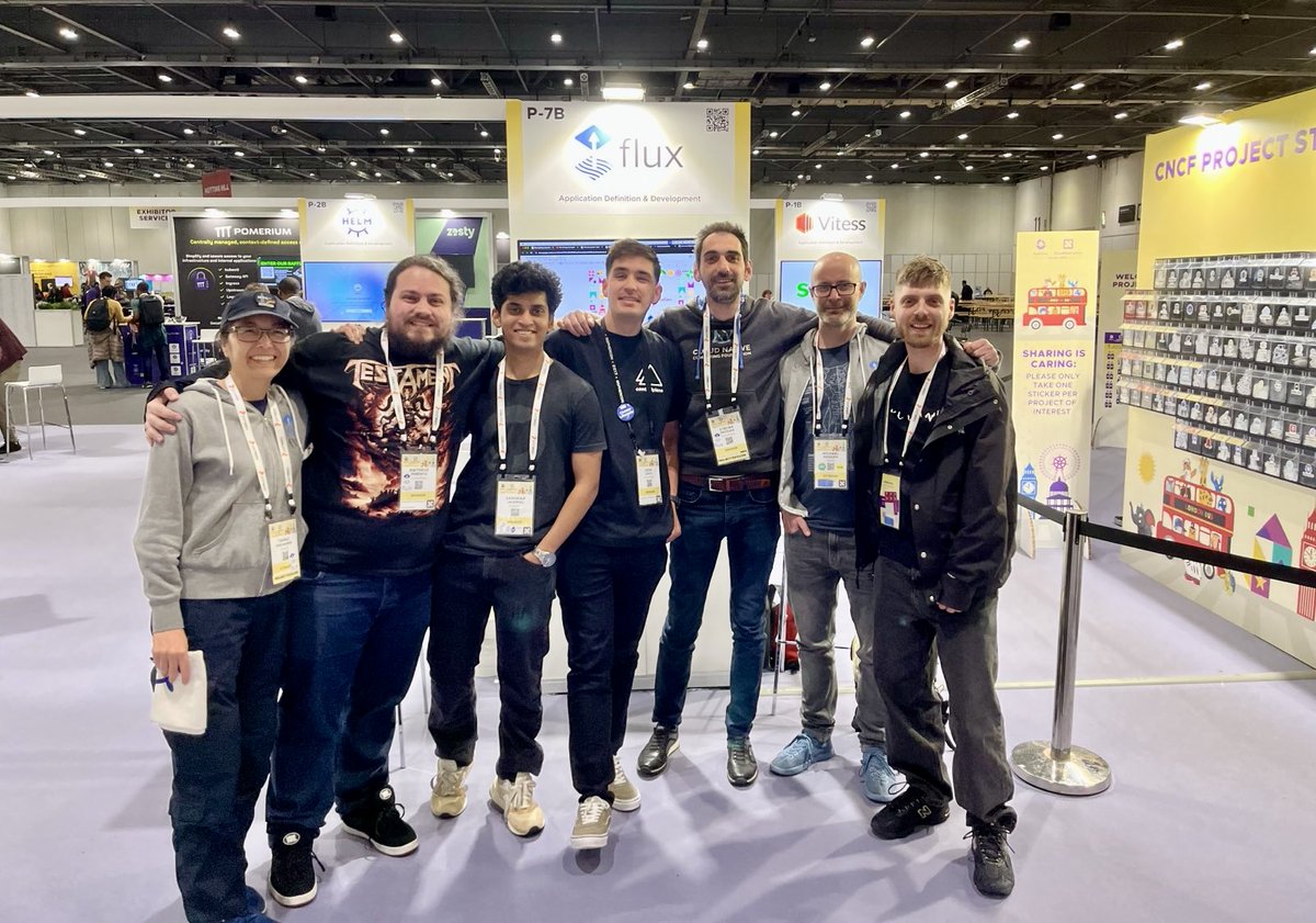 Spending the week with Flux maintainers from all over the world was fantastic ❤️ Best #KubeCon so far! Thanks <a href="/CloudNativeFdn/">CNCF</a> for making it happen 🤗