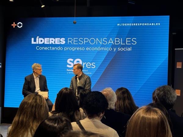 🗣️"En <a href="/MASORANGE_ES/">MasOrange</a>, fomentamos el empleo y la conectividad a través de diferentes programas de formación en competencias digitales, a través del espacio #OrangeDigitalCenter”, nos cuenta <a href="/Maini01/">Meinrad Spenger</a>, CEO de #MasOrange 

#LideresResponsables