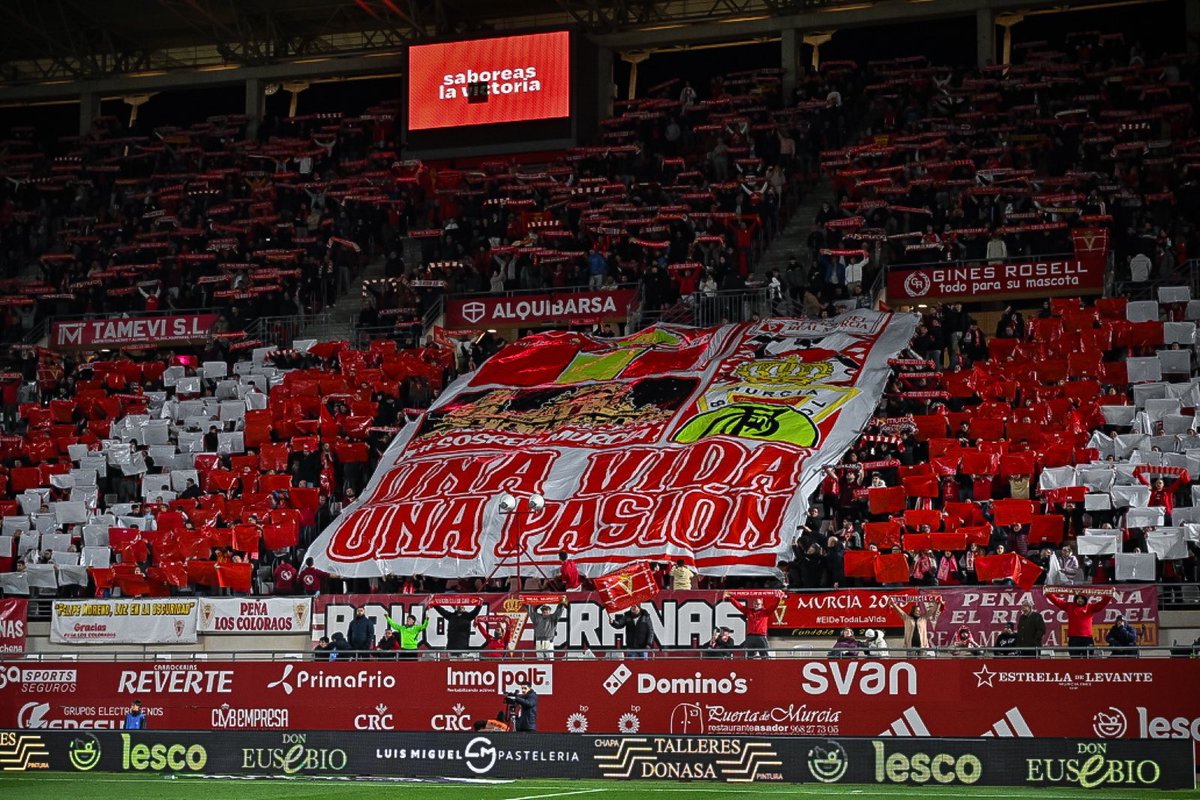 Este sábado la afición del Real Murcia debe hacer algo que muy pocas veces ha hecho en su estadio 👇

Desde el calentamiento la afición debe estar en su asiento animando. El grado de excitación de nuestros jugadores debe elevarse desde el principio.

Háganlo posible // RT
