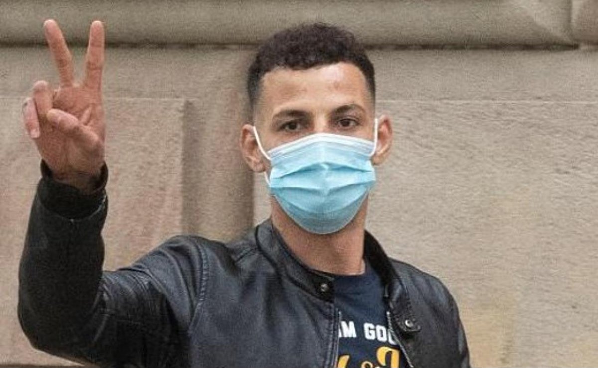 RobertoVaquero_'s tweet photo. 🇪🇸 Marcos Melendi López, el juez que ha dejado en libertad al inmigrante hispanoamericano con 15 antecedentes que habría abusado sexualmente de una mujer en Terrassa (caso denunciado por @daniesdsk) ya dejó en libertad provisional a uno de los violadores de la 'manada de Sabadell'. Dicho sujeto aprovechó la medida de libertad para fugarse.

Es una vergüenza lo que está ocurriendo con este caso. Todo mi apoyo a la chica que ha realizado la denuncia.