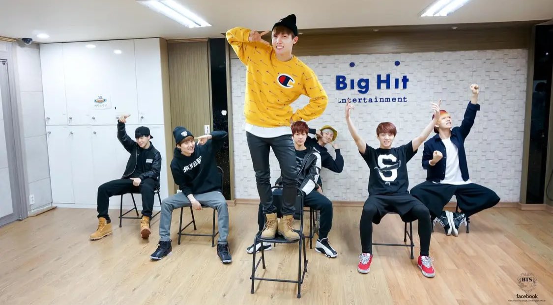 _agustd____yuan's tweet photo. 140407 SUGA BTS FACEKOOK UPDATES
幫助阿米們☜復活的☞#防彈少年團
<#JUSTONEDAY>編舞練習現場照片公開!♨♨♨
#BTS300Days #BTS_300_ARMY
#방탄의_그해_오늘 #BTS_that_year_today https://t.co/EBemnGuB4u