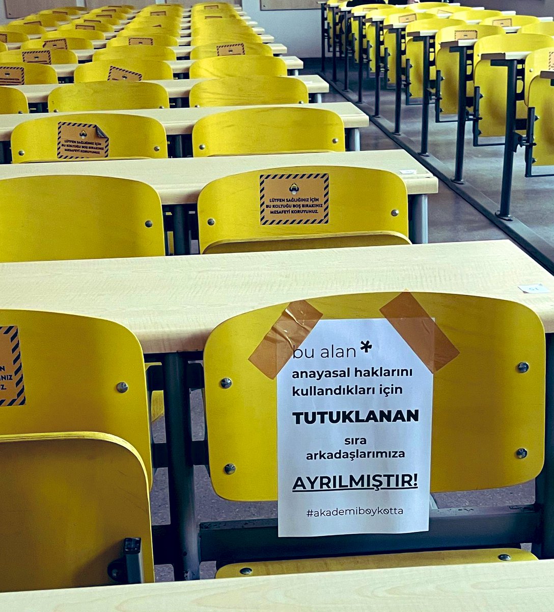 yıldız teknik üniversitesi öğrencileri, tutuklu arkadaşları için vize boykotunda. gelenekten geleceğe akademi biat etmiyor.