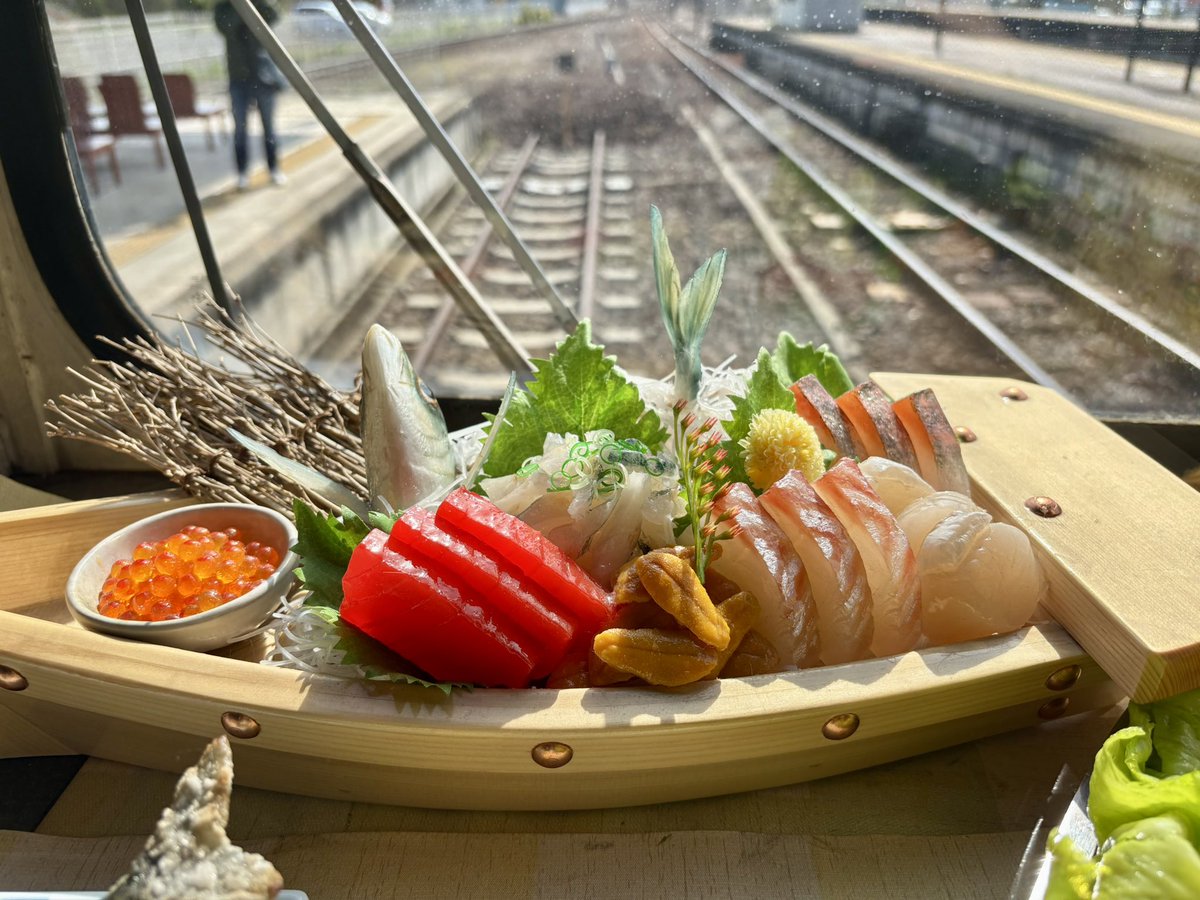 DHyoshikawa's tweet photo. 長良川鉄道の「食品サンプル列車」。インパクト特大！！ https://t.co/8oCEJkfcaa
