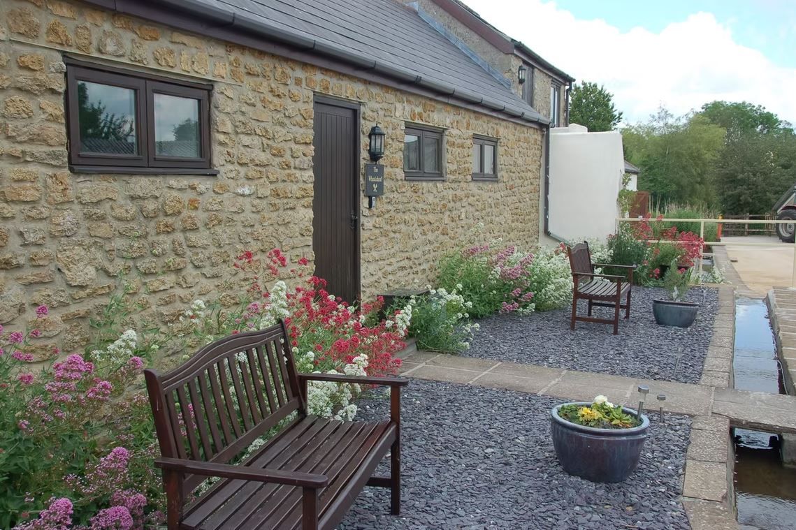 WeAcceptPets's tweet photo. 🌾 Relax at Bakers Mill Farm Holiday Cottages 🏡
Whether it’s exploring the stunning Dorset countryside or enjoying fun-filled evenings in the games room, Bakers Mill Farm is the perfect countryside retreat.
Accepts🐶🐈
https://t.co/3b30Btmka3
#DorsetHolidays #Mosterton #Dorset https://t.co/fc5m5zZ5mR