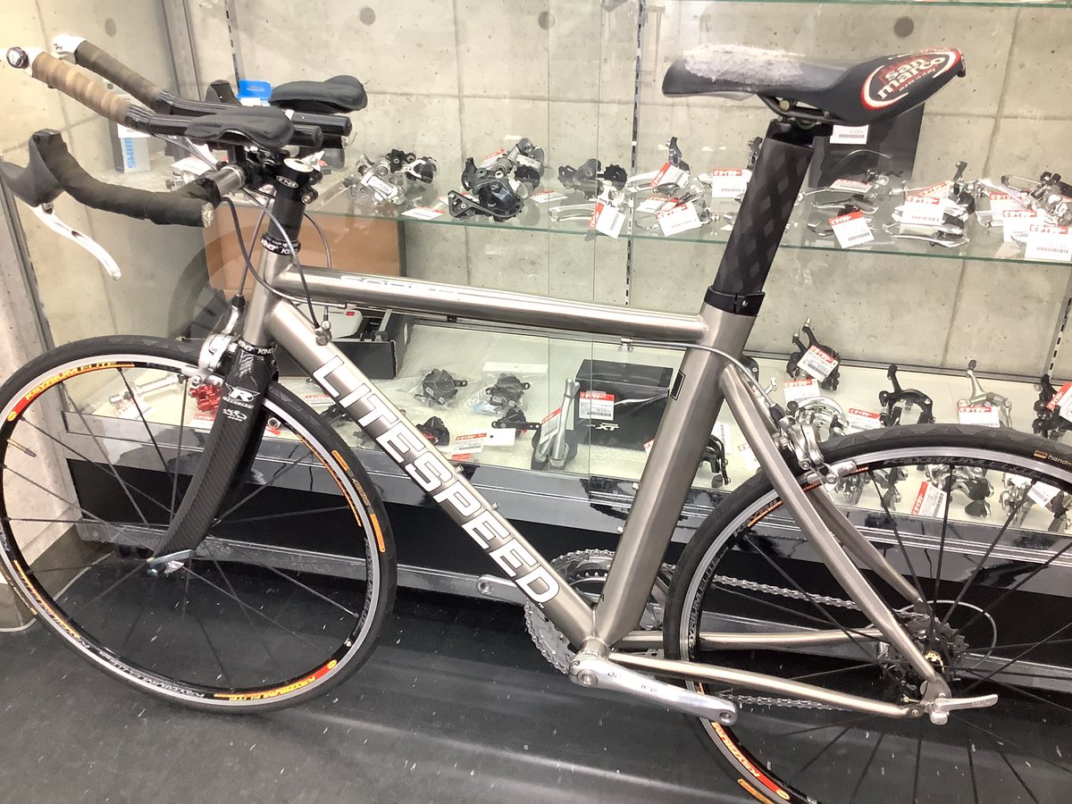 cyclymatsubara's tweet photo. 本日の一台
#ライトスピード SABER 650c 2008モデル
チタンフレームの #トライアスロンバイク が入荷しました!
#チタン ならではの乗り味、色、耐久性が魅力の一台!
https://t.co/oVTyKn0cjB
#ロードバイク
#トライアスロン
#LITESPEED
#TTバイク
#サイクリング
#中古
#デュラエース
#650c https://t.co/QZyMlomcFT