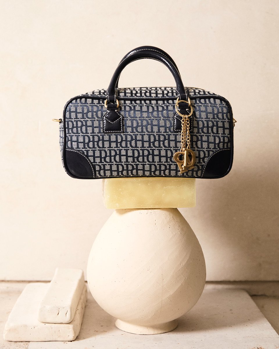 La guinda del pastel. Explora los complementos de la nueva colección, disponible online y en tiendas.

The finishing touch. Explore the accessories from the new collection, available online and in stores.

pedrodelhierro.com/es/es/mujer/co…

#PedroDelHierro #NewInPDH