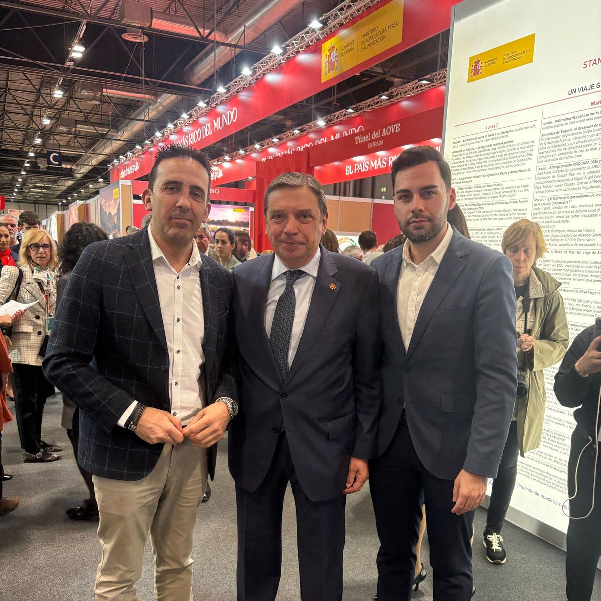 🍽️ 38ª Edición Salón Gourmets de <a href="/GrupoGourmets/">Grupo Gourmets</a>.

📍 <a href="/IFEMA/">IFEMA MADRID</a>.

Los diputados <a href="/robertomigallon/">Roberto Migallón</a> y Moisés Santana asisten a la inauguración.

💜💚 Apoyamos a nuestros productos y productores junto a @AlimentosVLL en #SG25.