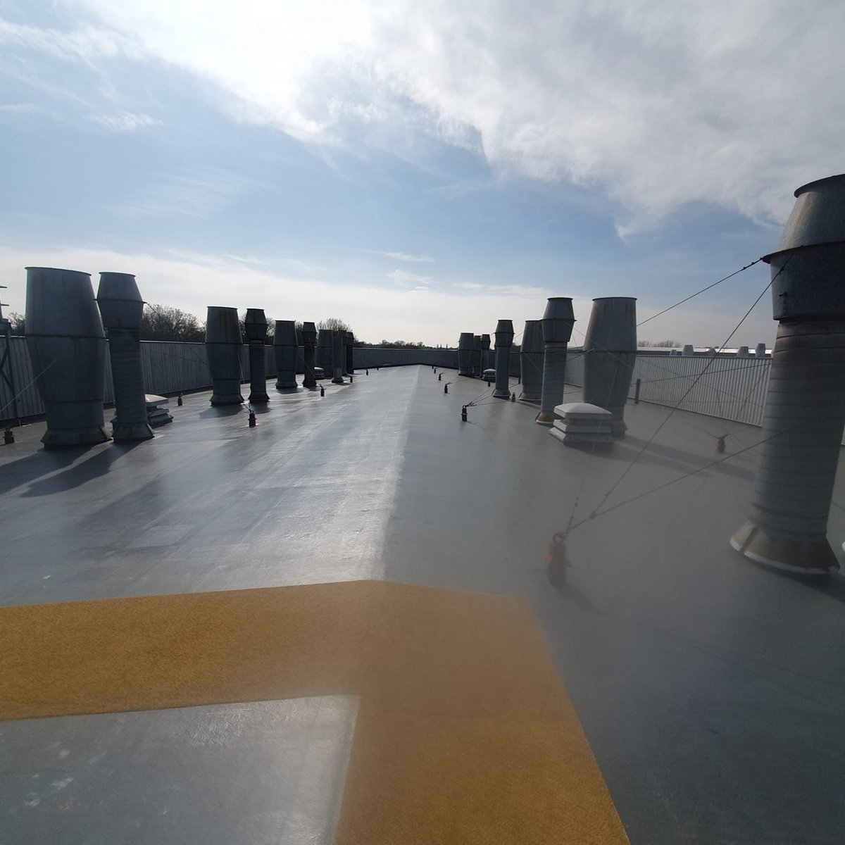 Proud to share the completion of our latest project on behalf of <a href="/AreaWorkplaces/">Area</a> at Jaguar Land Rover, Coventry. 

Our team delivered a high-quality solution by overlaying 2,500m² of existing roof coverings using the Sika Sikalastic liquid polyurethane waterproofing membrane.