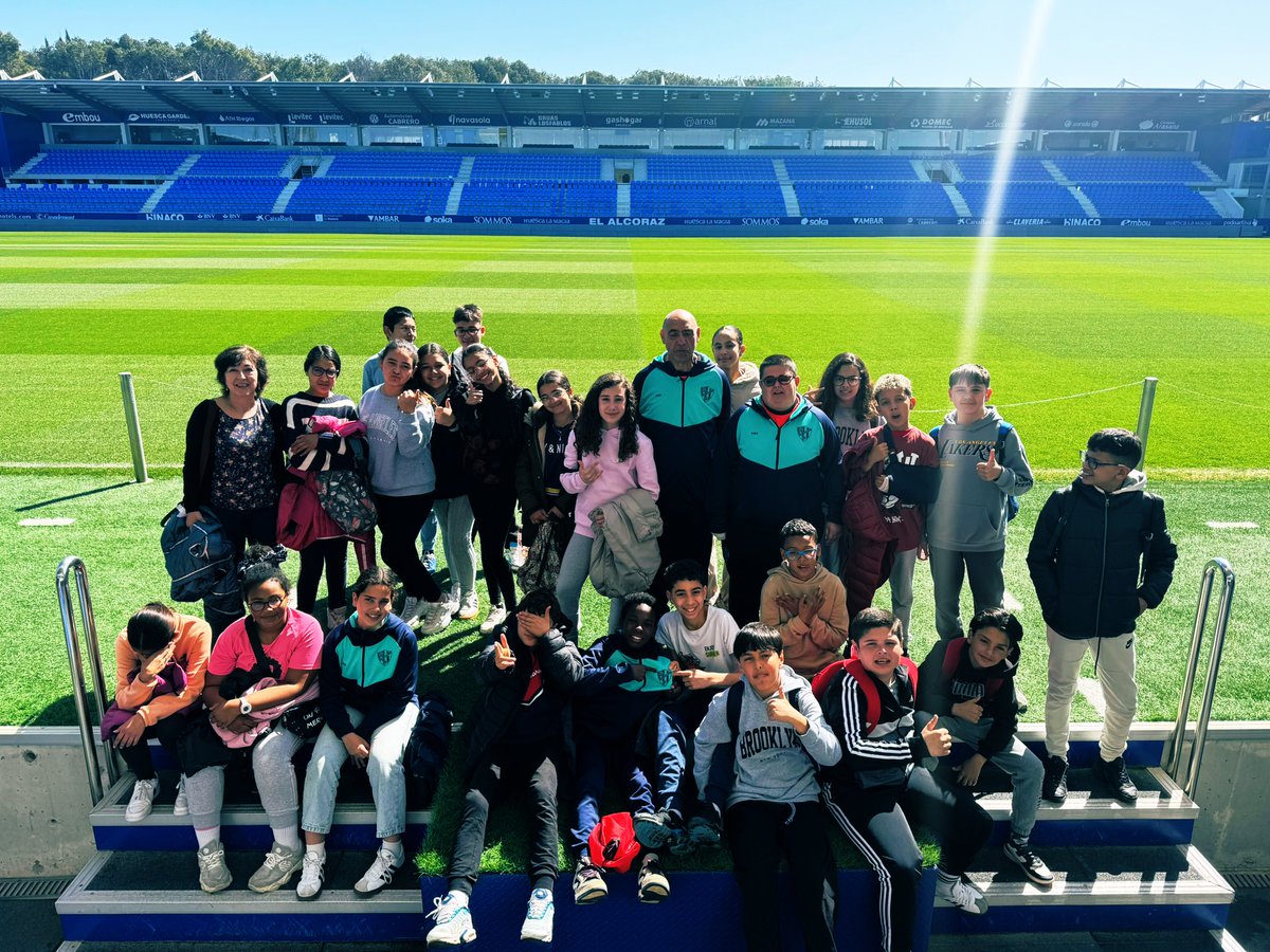 Nuestros jugadores del equipo Genuine,  Gervasio y Sofía han participado de una visita en El Alcoraz junto al CEIP PIO XII con motivo de la semana cultural. 

𝐿𝑜𝑠 𝑚𝑒𝑗𝑜𝑟𝑒𝑠 𝑎𝑛𝑓𝑖𝑡𝑟𝑖𝑜𝑛𝑒𝑠 💙❤️