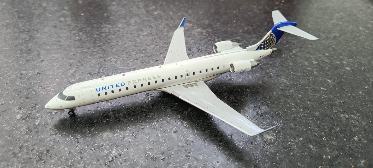 Model # 004
Bombardier CRJ-700
United Express
N514MJ
Scale 1/200
#united  #canadair #bombardier  #crj700  #diecast  #aviation #unitedexpress