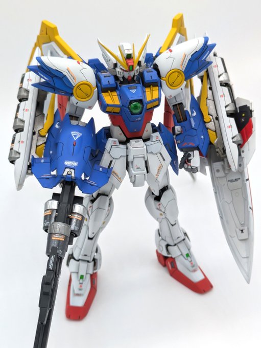 今日ガンダムW30周年🎉らしくて丁度良いので
こっちには載せてなかった、
去年作ったガンプラのMGウィングEWの写真!

4枚目は素組との比較

#ガンプラ 