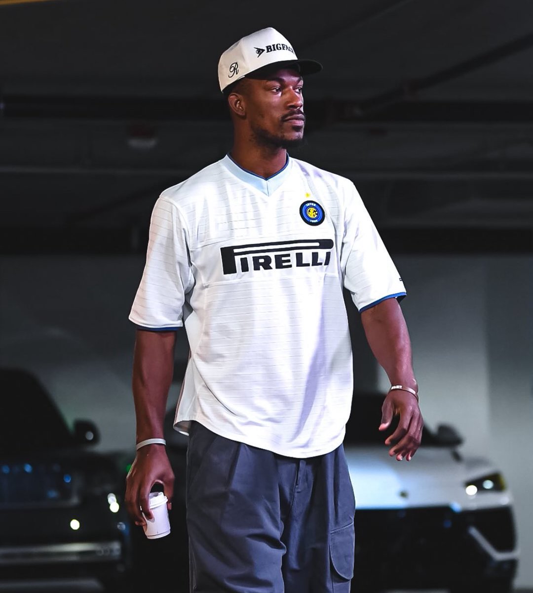 Inter_Xtra's tweet photo. Jimmy Butler knows ball! 🏀🤝⚽️ https://t.co/yqpeqFnBC2