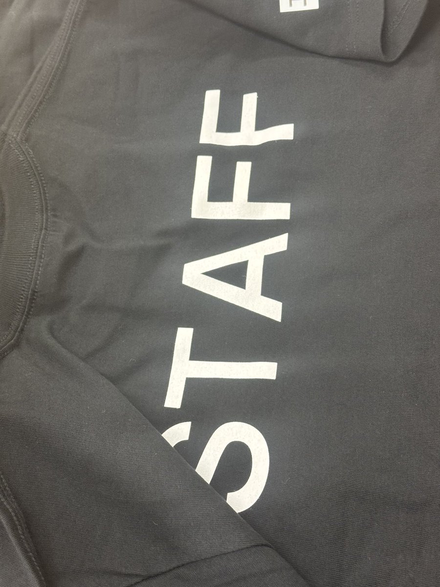 今日はとあるイベント会社の夏へ向けてのTシャツを作りました〜！
大体２５０枚くらいです👍
予算より大幅に安くできたみたいでよかったです〜！