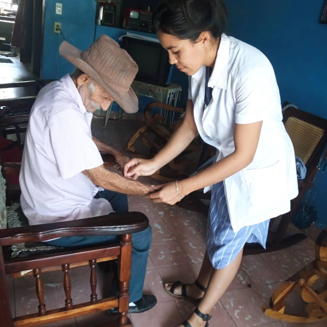 GBTCP3MZLLO's tweet photo. Lograr una Longevidad Satisfactoria,  también es prioridad y realidad del Sistema Nacional de Salud en #Cuba
Para nuestros adultos mayores, Feliz Día Mundial de la Salud, Hagámos connsciencia de su necesidad de respeto,  cuidados, comprensión y amor. 
#CubaPorLaVida
#DPSGranma https://t.co/tx3lTmiIfc