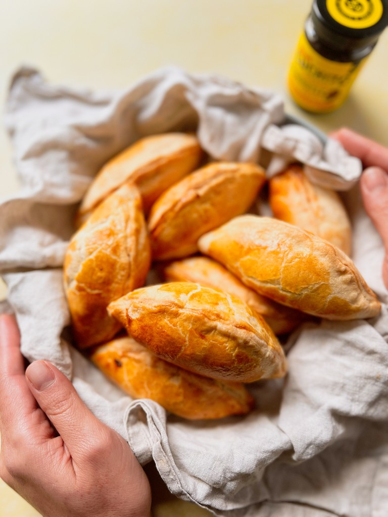 Fancy a tasty treat? Try our Beef Empanadas with Chilli Con Carne! 🌶️🥟 Perfect for picnics or parties, they're a delicious way to enjoy chilli at home. Freeze for late-night snacks!

#Empanadas #ChilliConCarne #MexicanFood