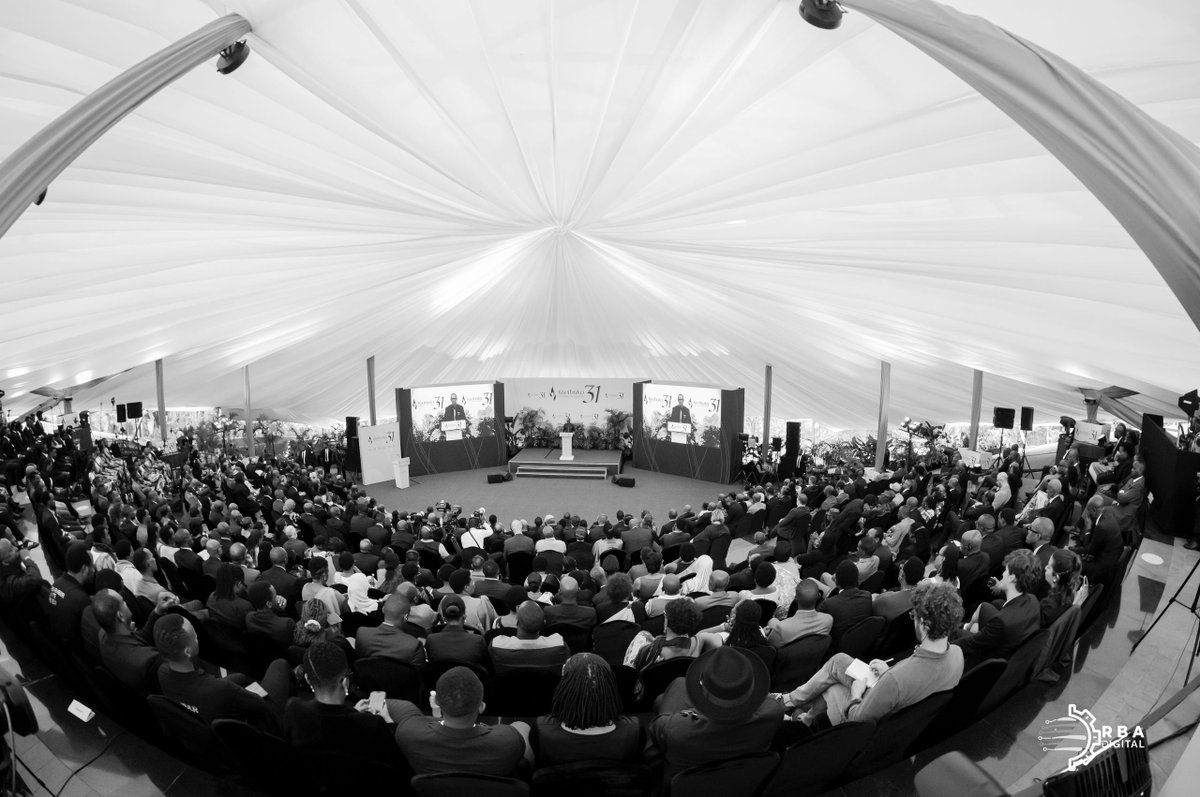rbarwanda's tweet photo. Perezida Kagame yashimye abifatanyije n’u Rwanda mu gutangiza ibikorwa byo #Kwibuka31.

Ati “Ndagira ngo mbanze nshimire mwese abari hano mwaje kwifatanya n’Igihugu n’Abanyarwanda cyane cyane mwebwe abaturuka hanze mu bindi bihugu cyangwa ababihagarariye hano mu Gihugu cyacu. Ndabashimira.” #RBAAmakuru #Kwibuka31