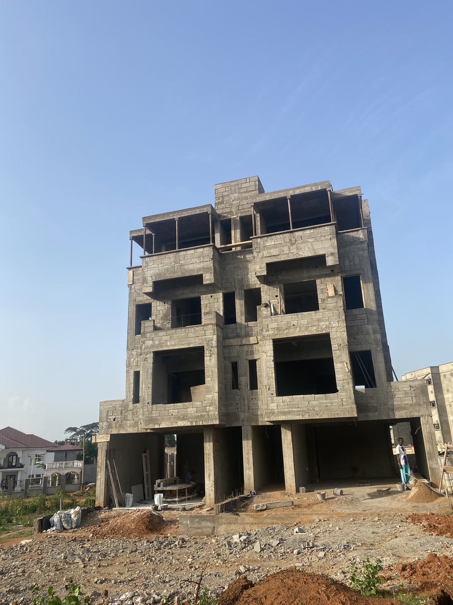 Hadesindeed's tweet image. 🚨BON PLAN YAOUNDÉ 🚨
—Projet Immobilier
Si tu as toujours rêvé d’être propriétaire, voici une occasion à ne pas rater. Nous vous proposons ces 2 résidences , chacune composé d’un parking 2pl, séjour, cuisine, 4 chambres, rooftop couverte 
Prix clé en main 75 millions négociable