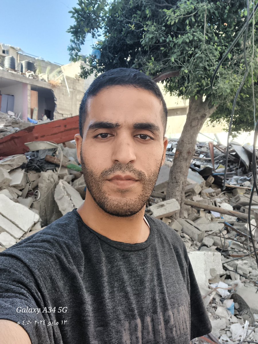 Moin_Awad's tweet photo. ألا يستحق صوت غزة أن يصل لكم أينما كنتم ...

لذلك يا أحباب تابعوني لأنقل لكم من غزة ..

وتحياتي لكم من غزة https://t.co/nq5JM4VTSI