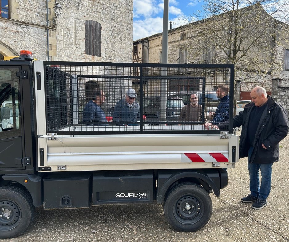 Direction Tournon-d'Agenais !

Notre Responsable Commercial Sud-Ouest a présenté le G4 à cette bastide de 750 habitants. 

Après des essais concluants dans les ruelles, la commune a décidé d'acquérir ce véhicule pour son service technique !