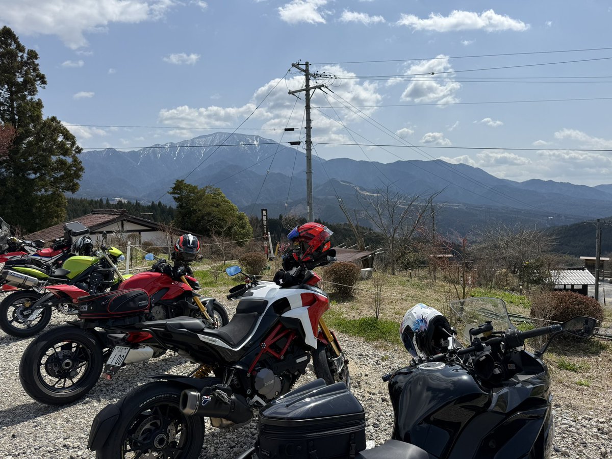 alpha778ts's tweet photo. PANIGALE V2 BAYLISSからMULTISTRADA 1260 PIKES PEAK
に乗り換え
今日は乗り換え後初ツーリングで浜松から岐阜の下呂市までけいちゃん焼き食べに行き馬籠宿によって帰ってきました　約350㎞

ムルティストラーダこんなに軽快でフレンドリーなバイクだと思わなかった

これからロンツーいっぱい行くぞ https://t.co/hCxP7VkbHE