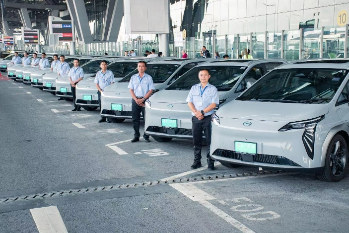 GAC_MOTOR's tweet photo. The future of travel just got greener! #AIONYPlus joined Suvarnabhumi Airport’s premium fleet, redefining sustainable luxury on the move. From eco-friendly transfers to VIP-worthy MPV experiences, this partnership proves sustainability can be seamless—and stylish. Would you choose this eco-chic way to ride at your next airport pickup?
#GAC #AIONYPlus #WhereCraftMeetsTechnology