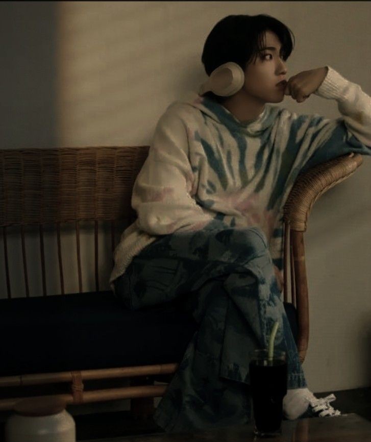 hyunbiniology's tweet photo. 𝙲𝚕𝚘𝚜𝚎, 𝚌𝚕𝚘𝚜𝚎𝚛 (𝚌𝚕𝚘𝚜𝚎𝚜𝚝)
 minsung #socmed au 🕸

Journalist Minho needs to find out spiderman's identity. Idol Jisung is rapper by day, hero by night. Falling for him was never Minho's plan when he gets closer to investigate– but some things can't be stopped. https://t.co/26nnHUlF6k