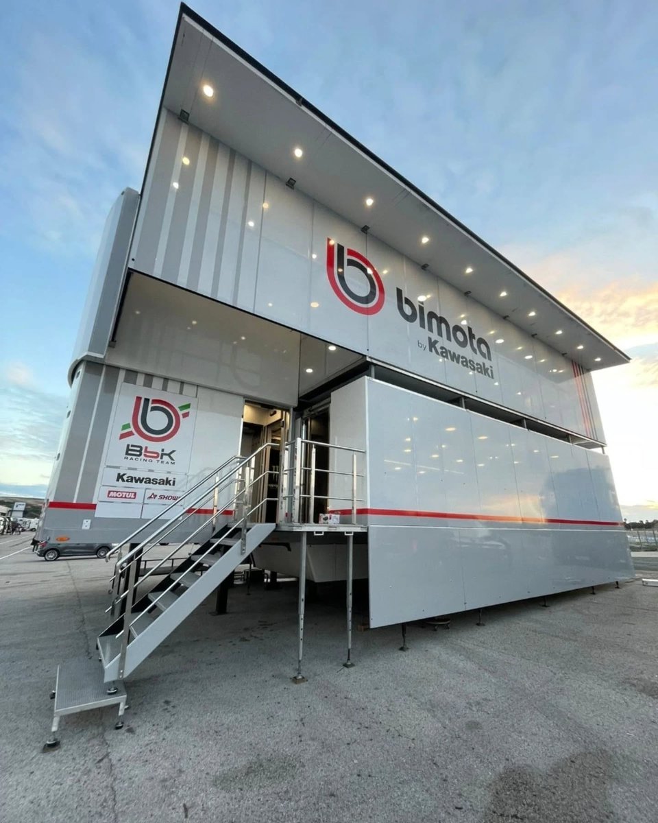 GRUPOODL's tweet photo. 📷🏍️Compartimos estas fotografías del HOSPY 200 y el semirremolque cocina del equipo Bimota by Kawasaki Racing Team
¡Esperamos que os gusten!
#grupoodl
#binotabykrt https://t.co/noUXrrrr8U