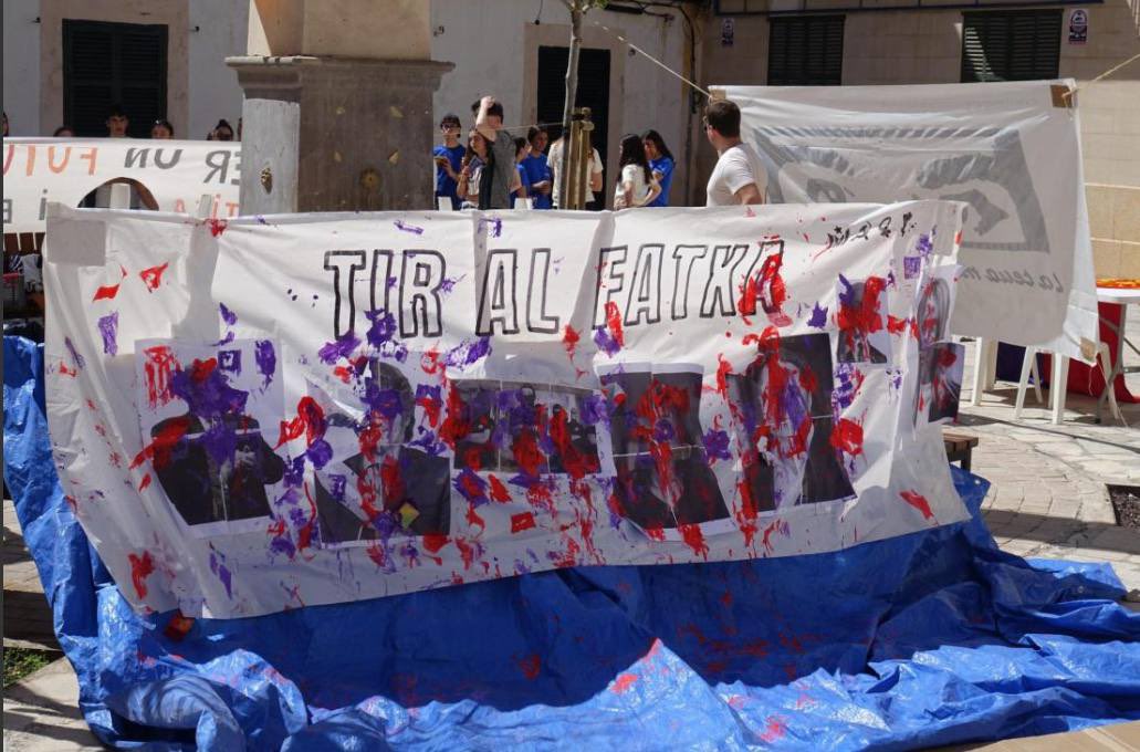 Dinero de ayudas públicas para mensajes pro separatistas, esteladas y “tiro al facha”, actividades del acampallengua de 2025

Dobbés d'ajudes públiques per missatges pro separatistes, estelades i “tir al fatxa”, activitats de s’acampallengua de 2025

#SomBalearsNoCatalans