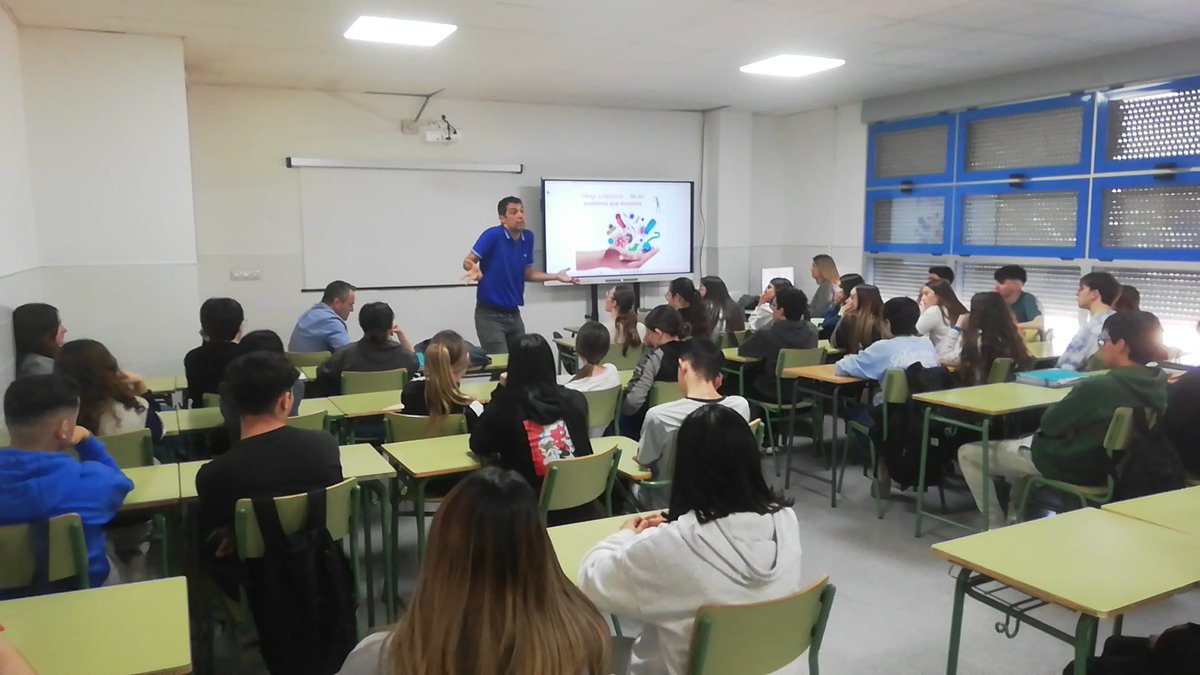 Christian de la Fe (@health_sherlock) on Twitter photo Hoy, en el IES Vicente Medina de Archena hemos hablado y discutido de #resistencias a los antibióticos y de que podemos hacer para prevenirlas. Gracias por la invitación!
TODOS JUNTOS CONTRA LAS SUPER BACTERIAS.
<a href="/UMU/">Universidad Murcia</a> <a href="/UMUdivulga/">UMU Divulga</a> <a href="/colvetmur/">@ColVetMur</a> <a href="/AEMPSGOB/">AEMPS</a> Hoy, en el IES Vicente Medina de Archena hemos hablado y discutido de #resistencias a los antibióticos y de que podemos hacer para prevenirlas. Gracias por la invitación!
TODOS JUNTOS CONTRA LAS SUPER BACTERIAS.
<a href="/UMU/">Universidad Murcia</a> <a href="/UMUdivulga/">UMU Divulga</a> <a href="/colvetmur/">@ColVetMur</a> <a href="/AEMPSGOB/">AEMPS</a>