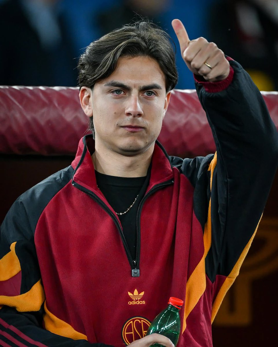 SoccerBible's tweet image. This @OfficialASRoma pre-match top deserves your attention 😤