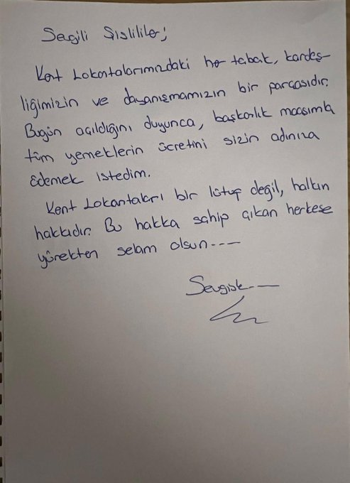 nughaber's tweet photo. Bugün Şişli'de tekrar açılan Kent Lokantaları'nda yemeklerin ücretsiz verilmesi, tutuklu bulunan Şişli Belediye Başkanı Resul Emrah Şahan'ın maaşıyla karşılandığı ortaya çıktı:

"Bugün açıldığını duyunca, başkanlık maaşımla tüm yemeklerin ücretini sizin adınıza ödemek istedim." https://t.co/3KtFyJOcda