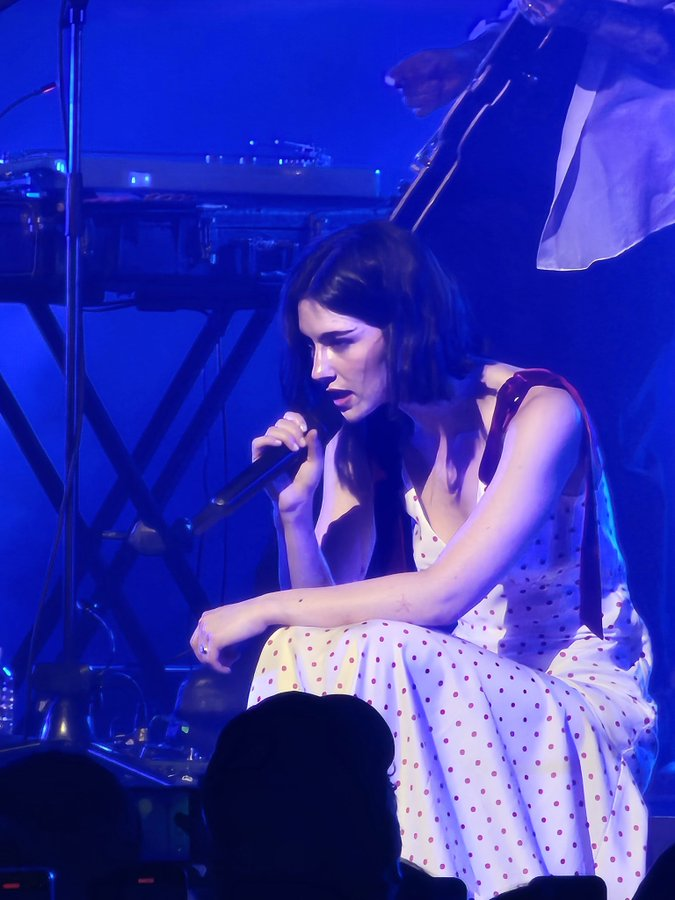 TSOUTOURGA's tweet photo. 🚨| Gracie Abrams has officially taken the stage and kicked off the ‘Secret of Us Tour’ in Seoul, South Korea! Follow &amp; turn on our post notifications for immediate updates on tonight's show!💙#TSOUSeoul https://t.co/dsLh6vtjR5