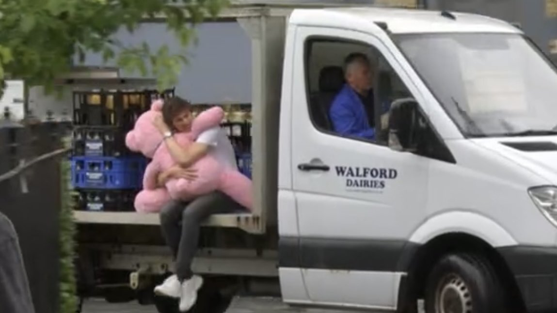 eds_afterglow's tweet photo. The slaters arriving to the square in milk floats is one of my favourite genres #eastenders https://t.co/6XPFWWlzU6