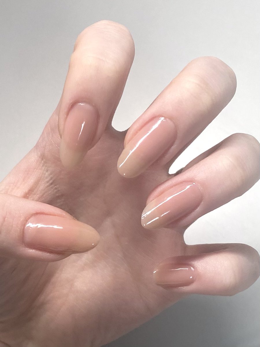 이랬던 손이 이렇게 될때까지..

손 관리법 ⛧

(타래로 계속)