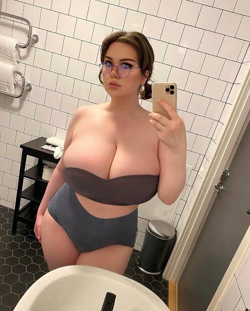 mi69428's tweet image. Just home bored and lonely if you wanna come over dm me 👅💕