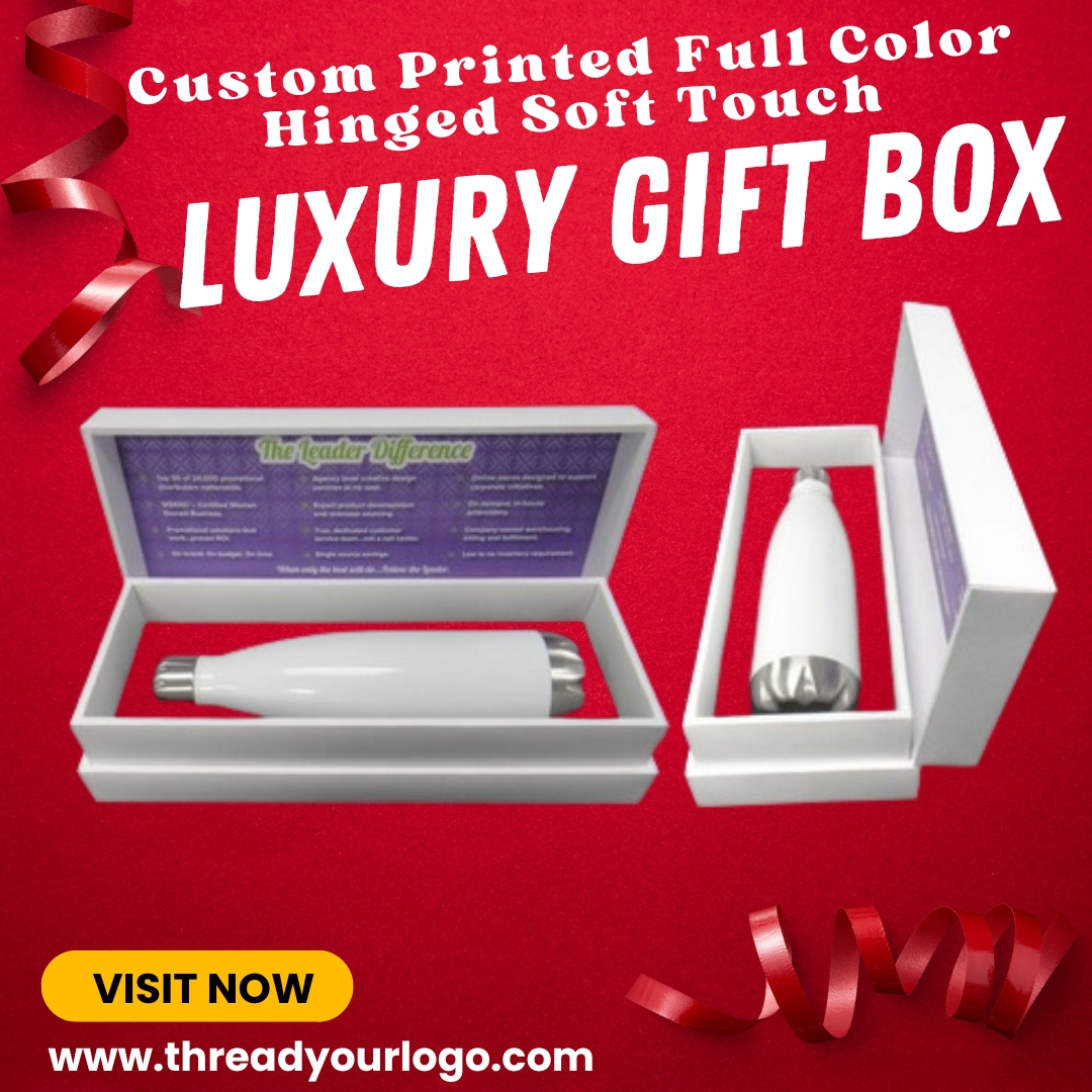 threadyourlogo's tweet image. Make your gifts unforgettable with our custom printed full-color hinged soft-touch luxury gift boxes from Thread Your Logo!
🌐 threadyourlogo.com/quick-quote
.
#LuxuryGiftBox #CustomPackaging #ThreadYourLogo #screenprinting #embroiderydesign #customapparel #CustomGift #CustomGiftBox