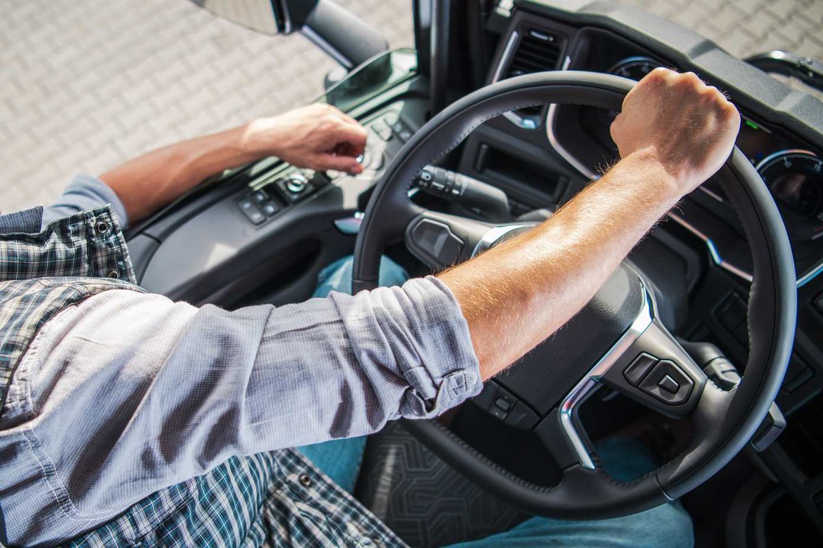 Verkeersruzie: Vrachtwagenchauffeur en fietser betrokken bij incident in Assen