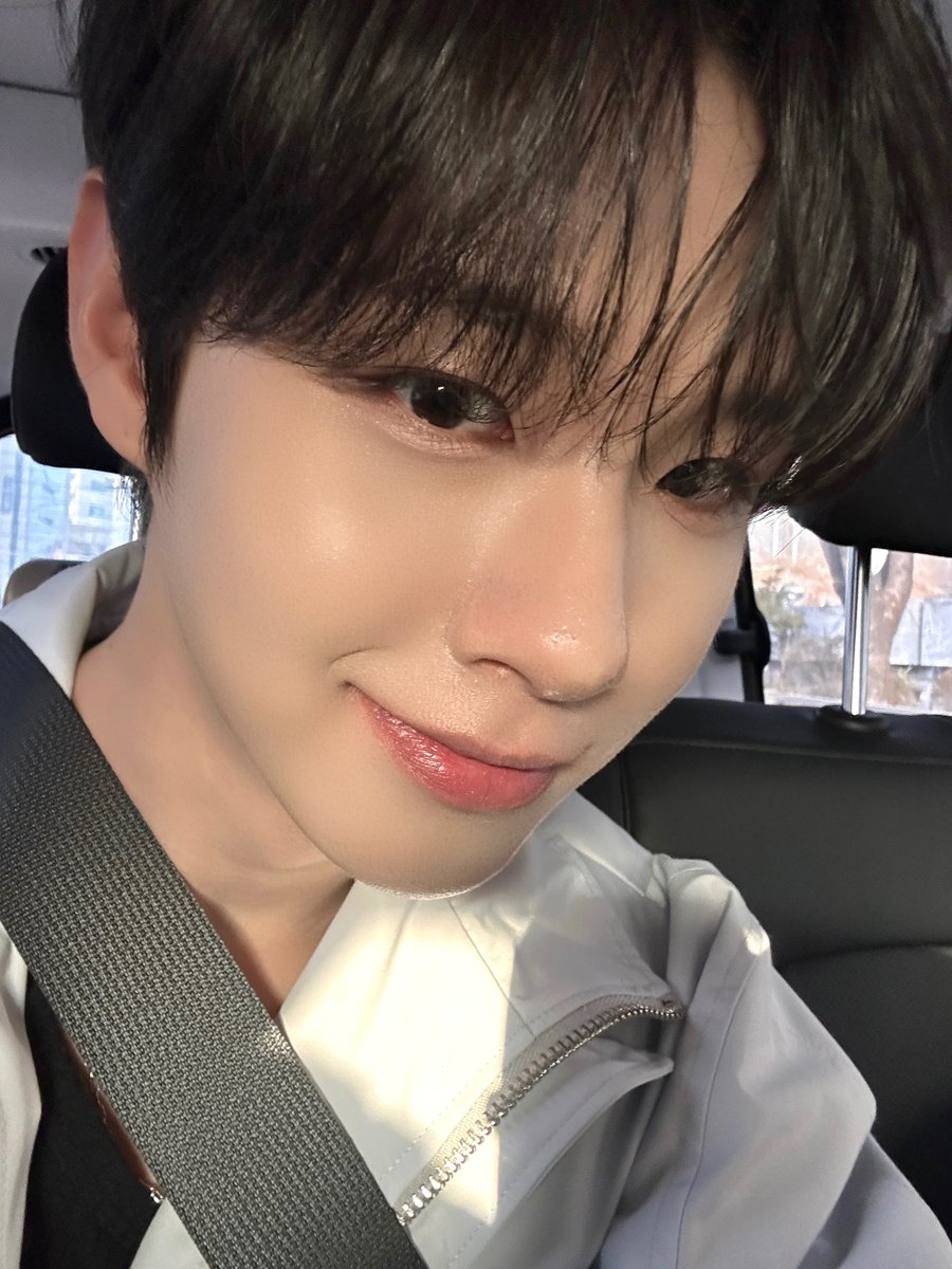 CYE_PICS's tweet photo. [ 250407 ] 

🐰 #SUNGMIN Weverse Update!

우리 클로저 밥 잘 챙겨먹구! 잘 자구! 내 생각하구! 항상 고마웡🤍🐰

#김성민 #KIMSUNGMIN
#CLOSEYOUREYES #클로즈유어아이즈
#클유아 #CYE https://t.co/gQnnIT4hqT
