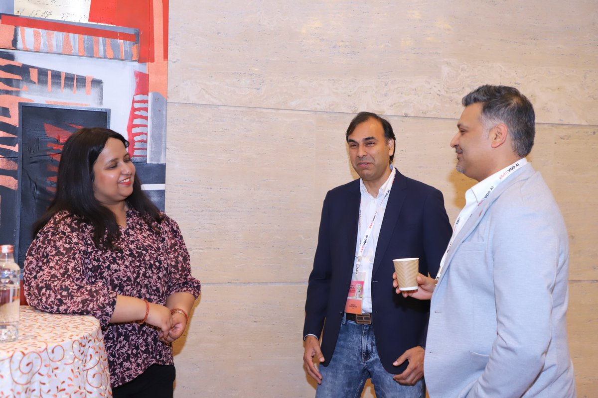 e4m Live tweet media