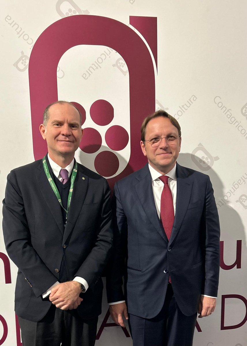 Confagricoltura (@confagricoltura) on Twitter photo 🇪🇺 Grazie a Olivér Várhelyi, commissario europeo per la salute e la politica dei consumatori, per il proficuo incontro a <a href="/VinitalyTasting/">Vinitaly</a> 🟢
#noisiamoconfagricoltura #confagriwine @vinitaly25 <a href="/masgiansanti/">Massimiliano Giansanti</a> <a href="/ConfagriBxl/">Confagricoltura Bruxelles</a> <a href="/EU_Commission/">European Commission</a> 🇪🇺 Grazie a Olivér Várhelyi, commissario europeo per la salute e la politica dei consumatori, per il proficuo incontro a <a href="/VinitalyTasting/">Vinitaly</a> 🟢
#noisiamoconfagricoltura #confagriwine @vinitaly25 <a href="/masgiansanti/">Massimiliano Giansanti</a> <a href="/ConfagriBxl/">Confagricoltura Bruxelles</a> <a href="/EU_Commission/">European Commission</a>