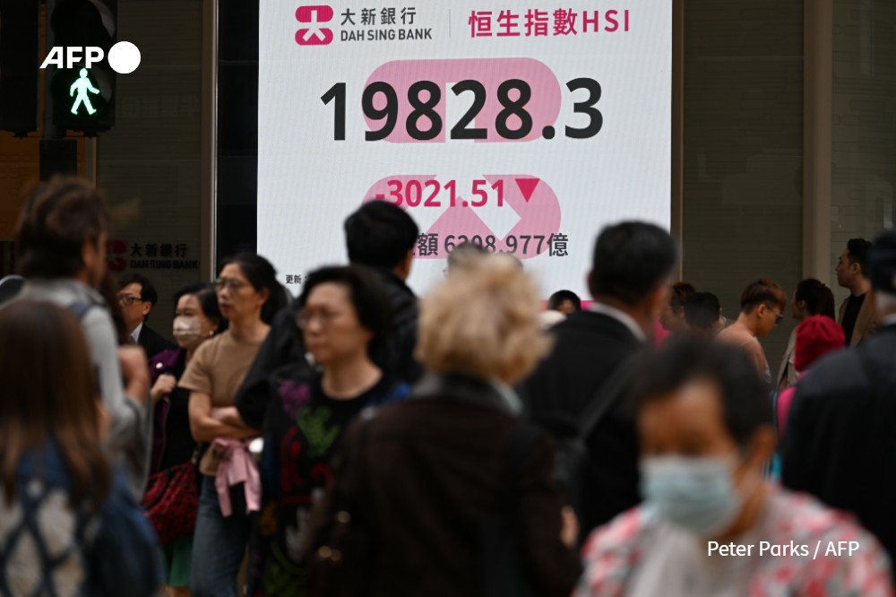 Holmes Chan (@holmeschan_) on Twitter photo Retail investors in Hong Kong had harsh words for Donald Trump as the city's stock market suffered its worst day in nearly three decades.
Trump's tariffs were "nonsensical" and "making a mess", said people at a Central securities brokerage.
<a href="/AFP/">AFP News Agency</a> story: u.afp.com/S5qU Retail investors in Hong Kong had harsh words for Donald Trump as the city's stock market suffered its worst day in nearly three decades.
Trump's tariffs were "nonsensical" and "making a mess", said people at a Central securities brokerage.
<a href="/AFP/">AFP News Agency</a> story: u.afp.com/S5qU